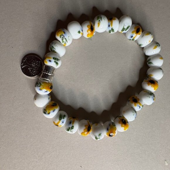 Four delicate stretch bracelets made of ceramic beads - Picture 6 of 6